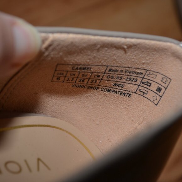 Vionic Women’s Carmel Patent Leather Chunky Comfort Round Toe Heel Taupe 6 wide - Picture 12 of 12